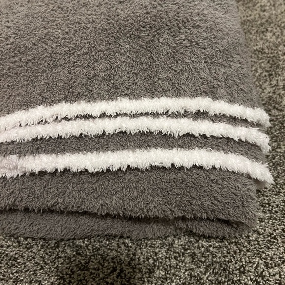 Barefoot Dreams Throw Blanket - Picture 3 of 4